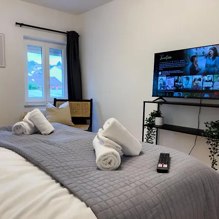Stylische Zentrale Wohnung Mit Kueche Und Parkplatz In Seitenstraße Deggendorf Zewnętrze zdjęcie