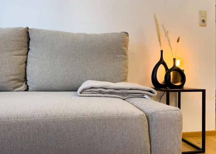 Stylische Zentrale Wohnung Mit Kueche Und Parkplatz In Seitenstraße