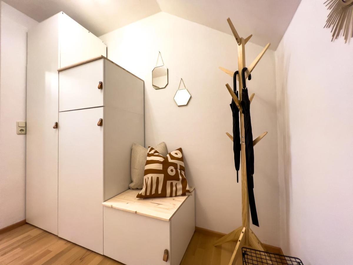 Apartment Stylische Zentrale Mit Kueche Und Parkplatz In Seitenstraße