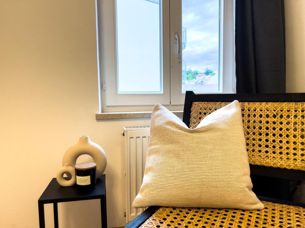Stylische Zentrale Mit Kueche Und Parkplatz In Seitenstraße Apartment