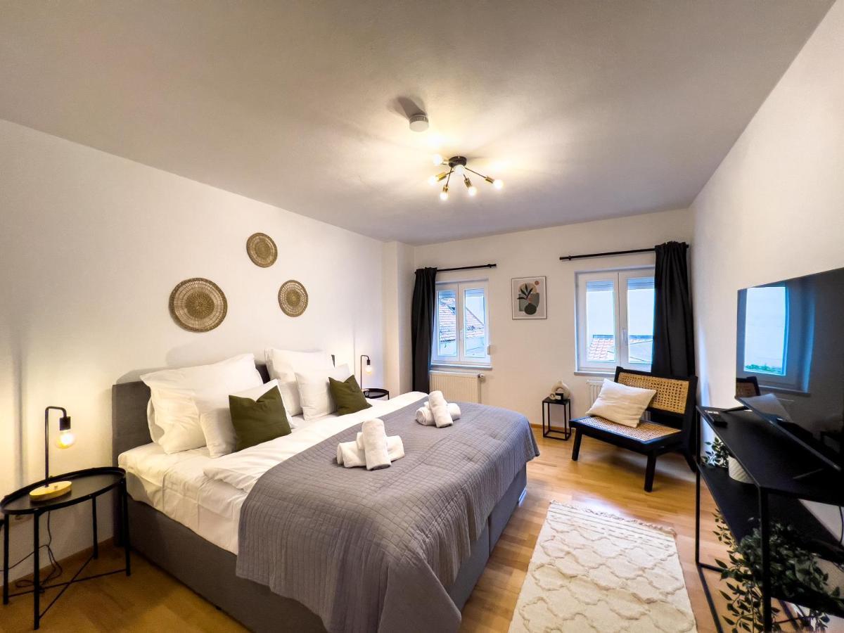Appartement Stylische Zentrale Mit Kueche Und Parkplatz In Seitenstraße *