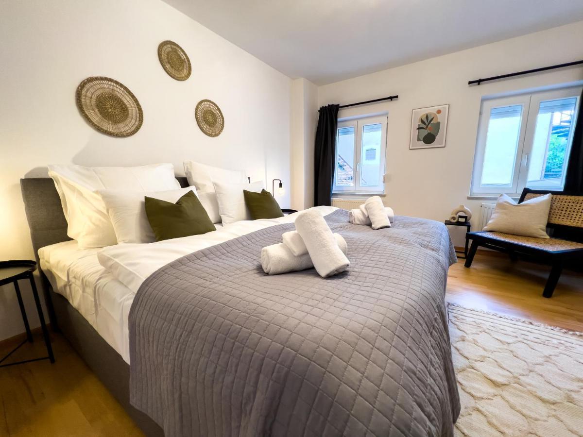 Stylische Zentrale Mit Kueche Und Parkplatz In Seitenstraße Apartment