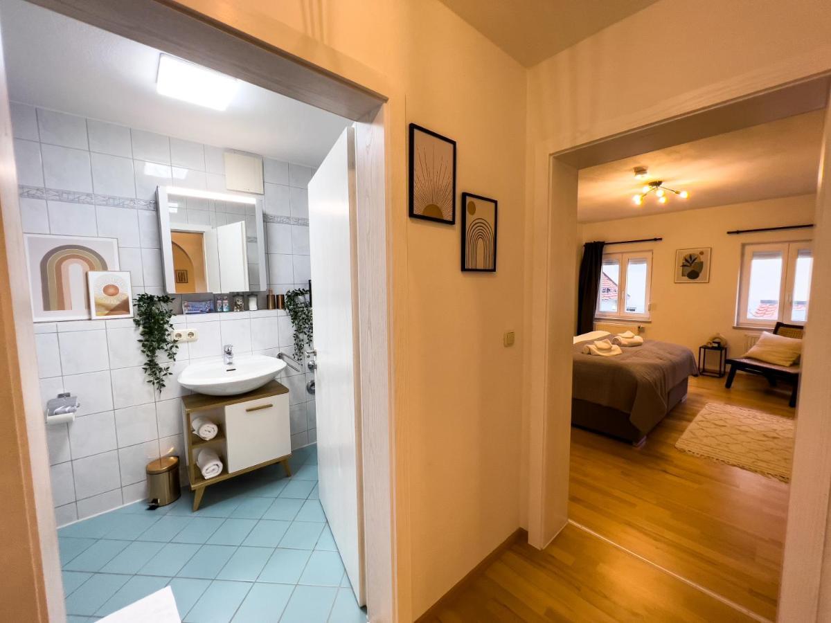 Stylische Zentrale Mit Kueche Und Parkplatz In Seitenstraße *